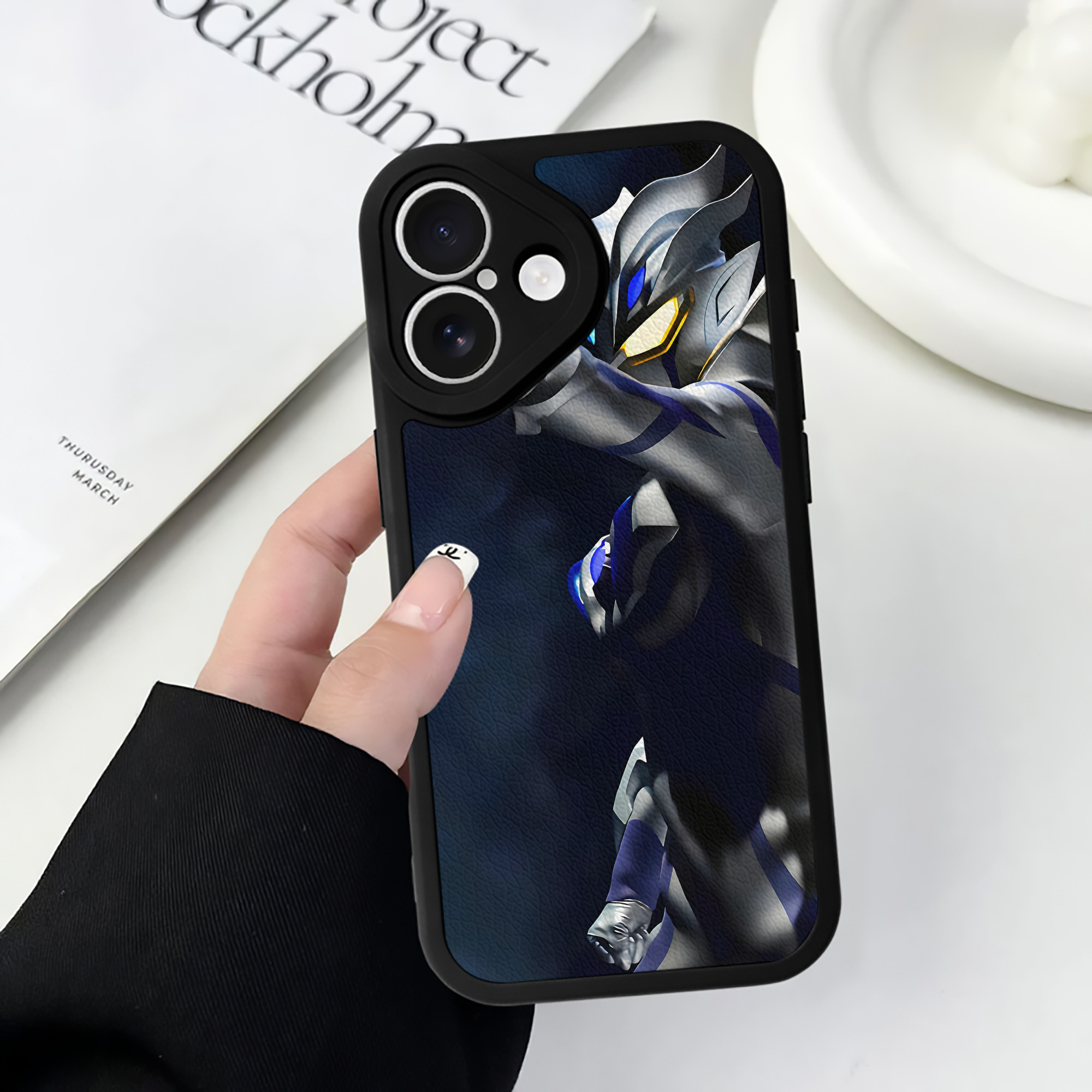 （画像用） ウルトラマン Ultraman 【iPhone 16シリーズ対応】シリコンスマホケース（レザー調） 材質：シリコン